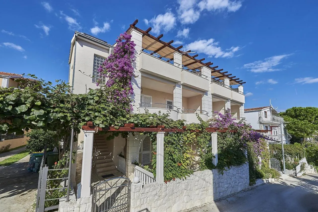 Apartment Mavarstica 17803A Trogir