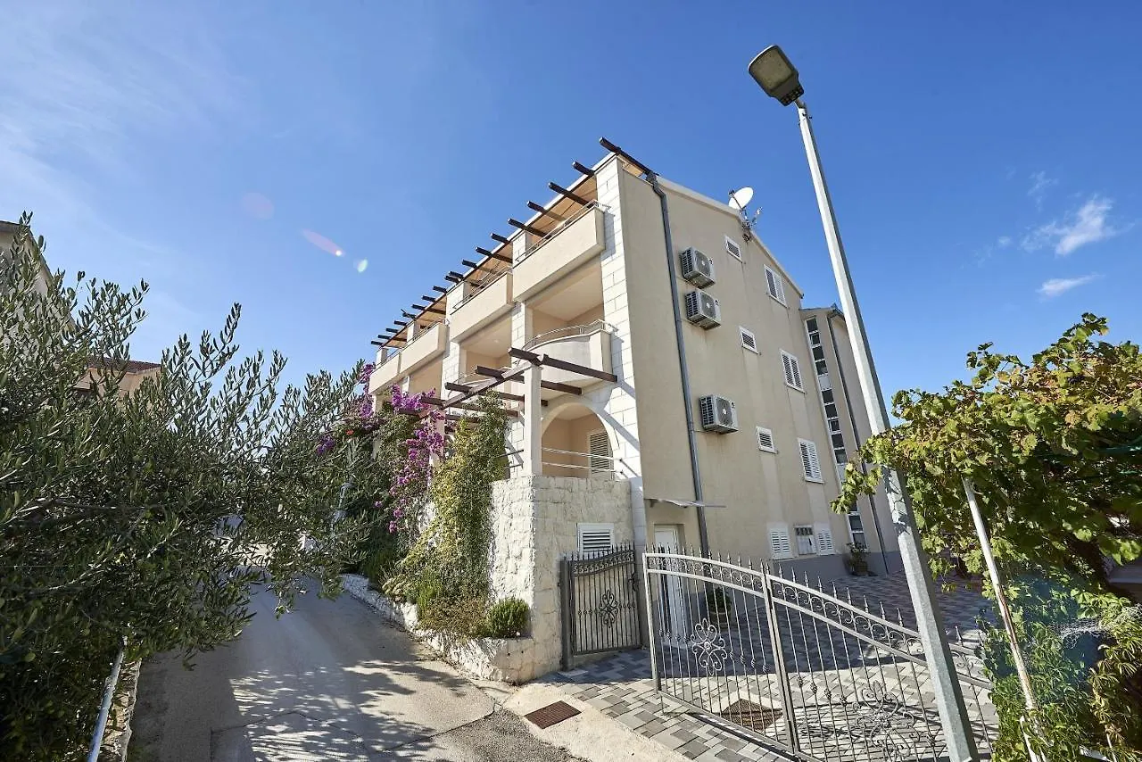 Apartment Mavarstica 17803A Trogir