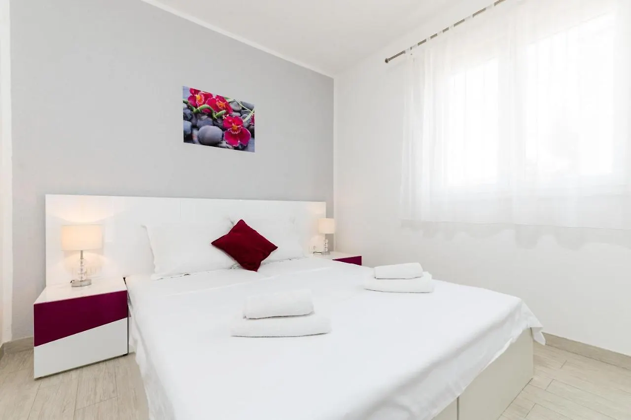 Apartment Mavarstica 17803A Trogir