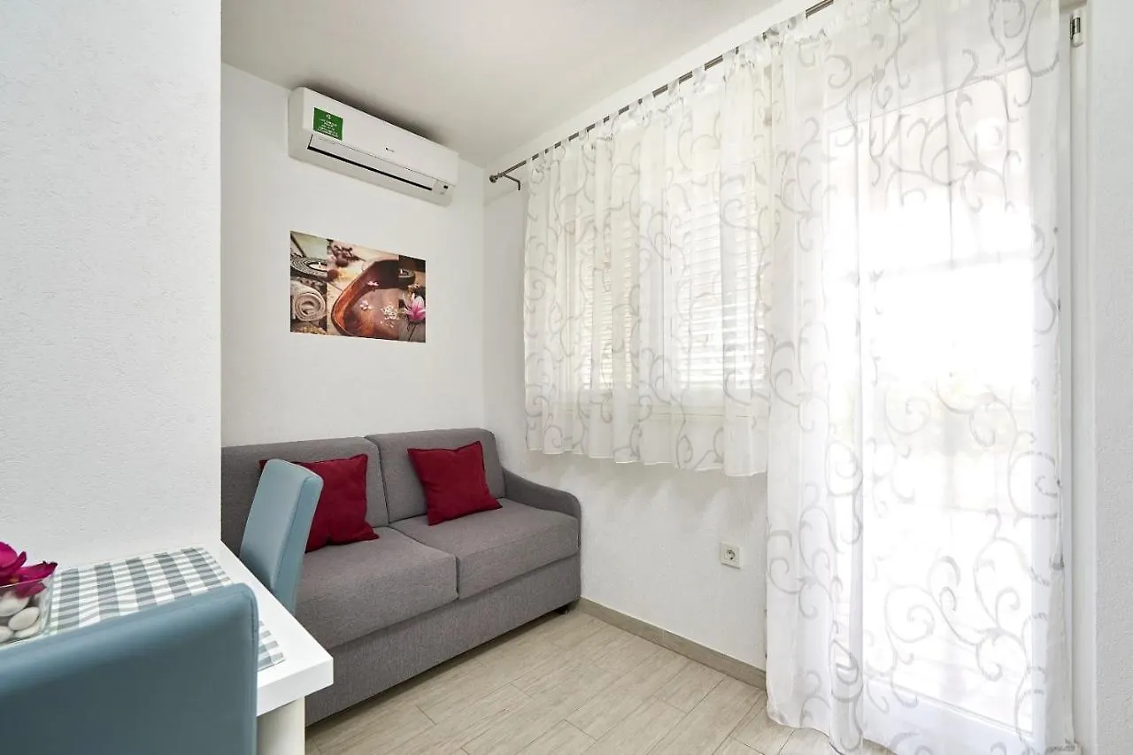 Apartment Mavarstica 17803A Trogir